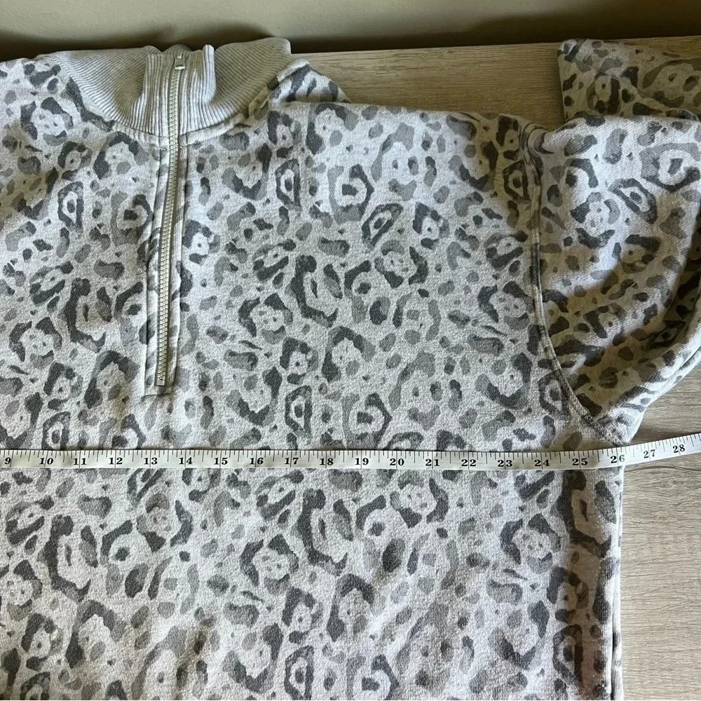 Aerie Good Vibes Oversized 1/4 Zip Grey Leopard Print Sweatshirt Size Medium - Picture 6 of 7